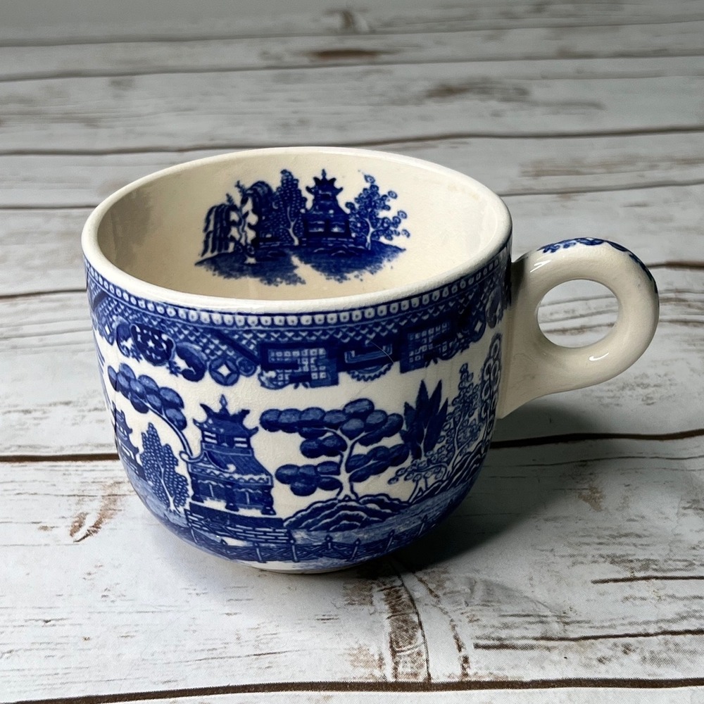 Blue Willow‎ Teacup Blue White Transferware Crazed Vintage Ceramic Cup